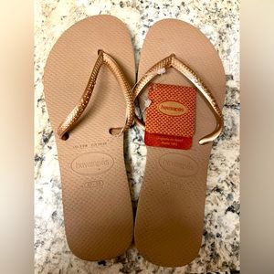 NWT Havaianas Gold Flip Flops